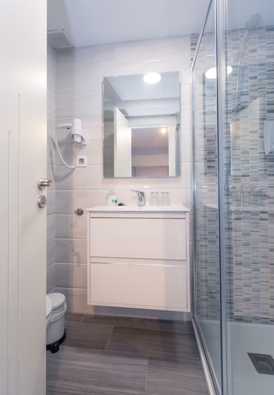 Double Room with Private Bathroom - 1 Double bed,779252673:JPEG